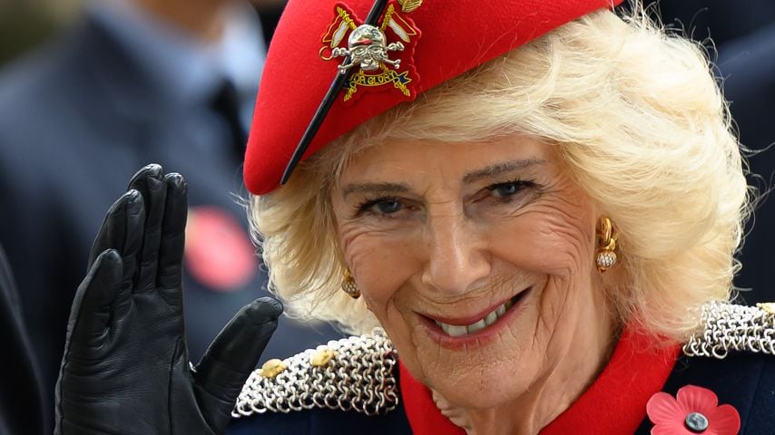 Königin Camilla trägt Queen Elizabeths Totenkopf-Brosche