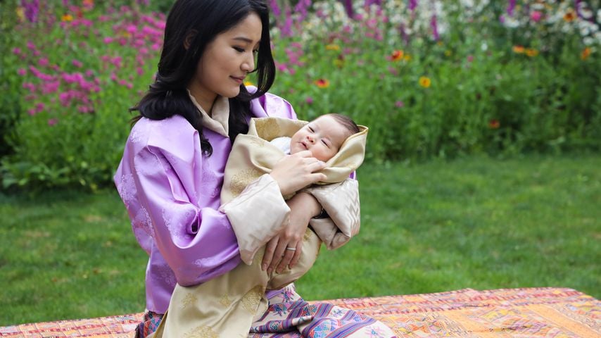 Königin Jetsun Pema mit ihrem neugeborenen Sohn in Thimphu im Mai 2020