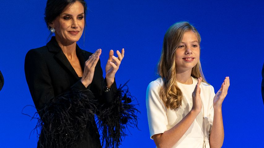 Mode-Ikone Königin Letizia begeistert mit Feder-Ärmeln!