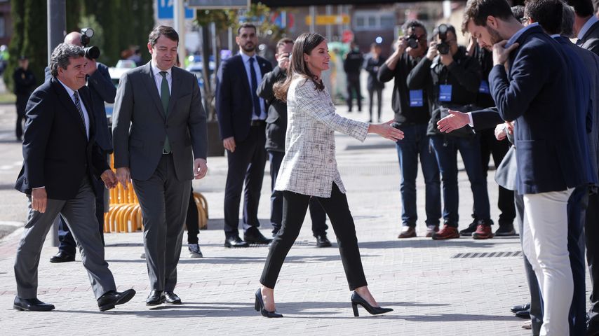 Königin Letizia erscheint im eleganten Look zur Preisvergabe
