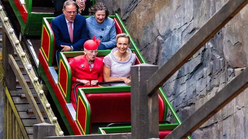 Mit 82: Königin Margrethe hat Spaß beim Achterbahnfahren