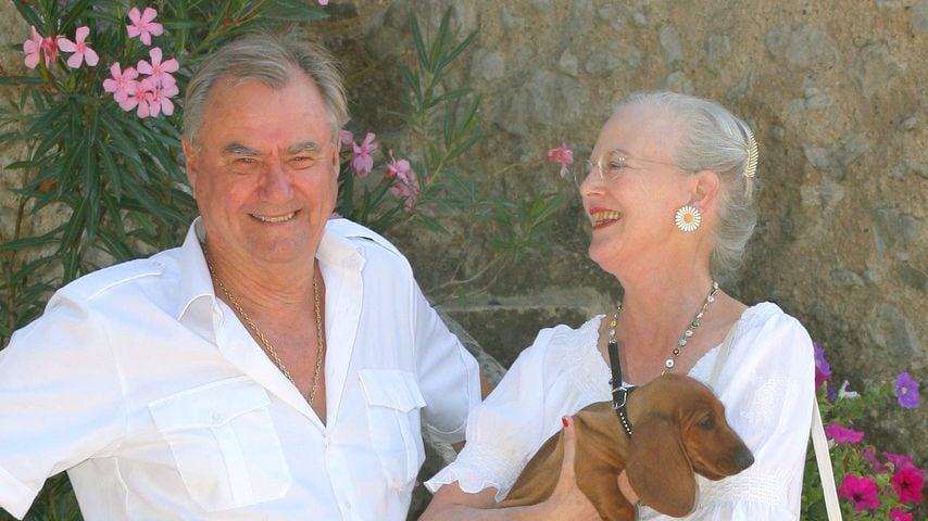 Königin Margrethe von Dänemark und Prinz Henrik beim Fototermin auf Schloss Cayx in Albas, Frankreich