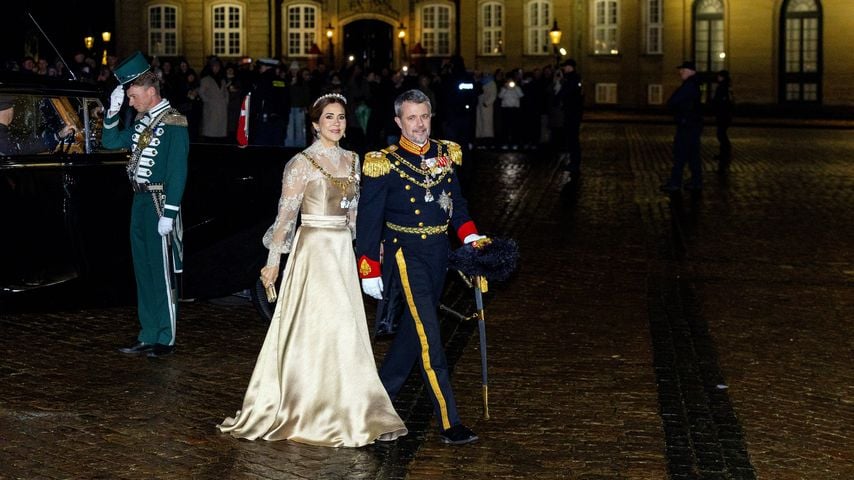 Königin Mary und König Frederik X treffen zur Neujahrsempfang im Schloss Christiansborg in Kopenhagen ein