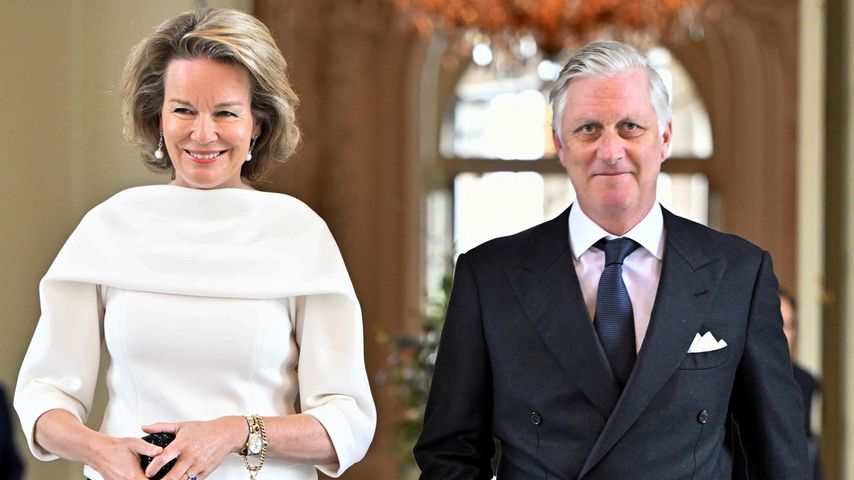 Königin Mathilde trägt Pailletten-Outfit ihrer Cousine