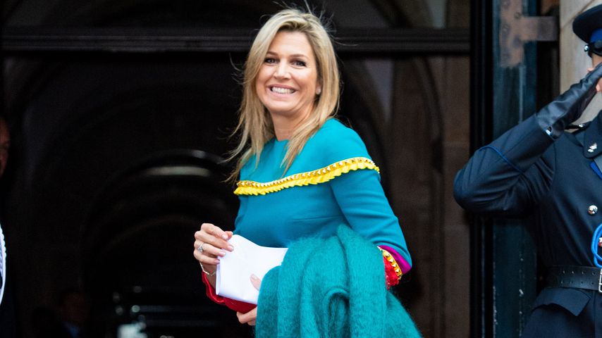 Fehlgriff? Königin Máxima in einem kunterbunten Federkleid