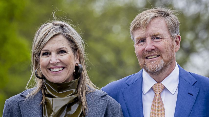 Königin Máxima und Willem-Alexander tanzen mit Grundschülern