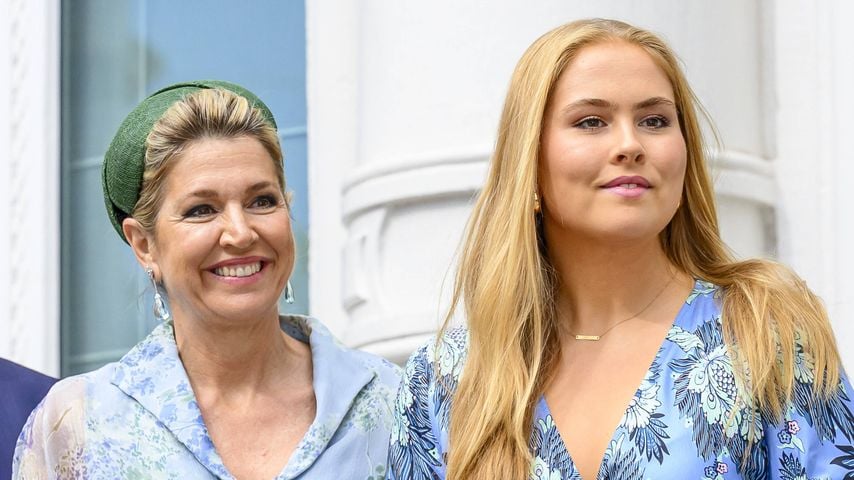 Floraler Partnerlook bei Prinzessin Amalia und Mama Màxima