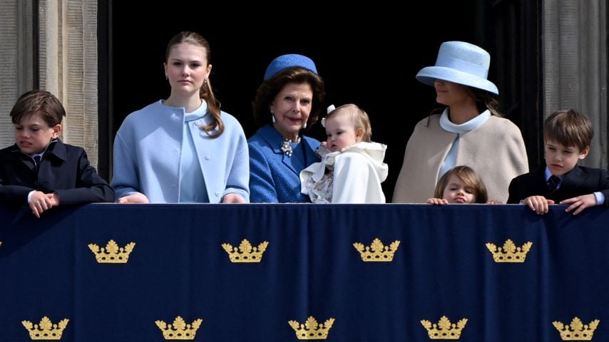 Feier zum 80. Geburtstag von König Carl Gustaf: Königin Silvia mit Prinzessin Ines, Prinzessin Estelle und Prinzessin Sofia am Schloss in Stockholm
