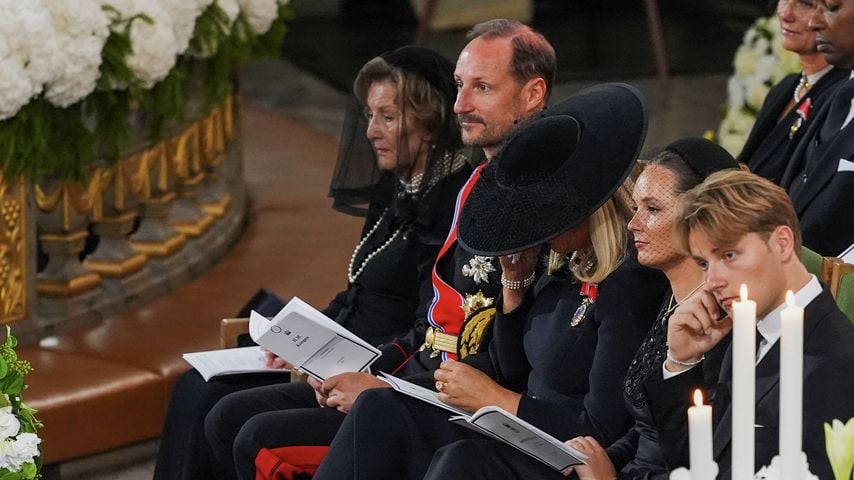 Königin Sonja, König Haakon und Königin Mette-Marit bei der Trauerfeier für König Harald in der Osloer Domkirche