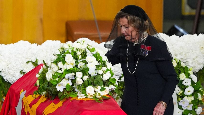 Sonja verabschiedet König Harald dort, wo sie ihn heiratete