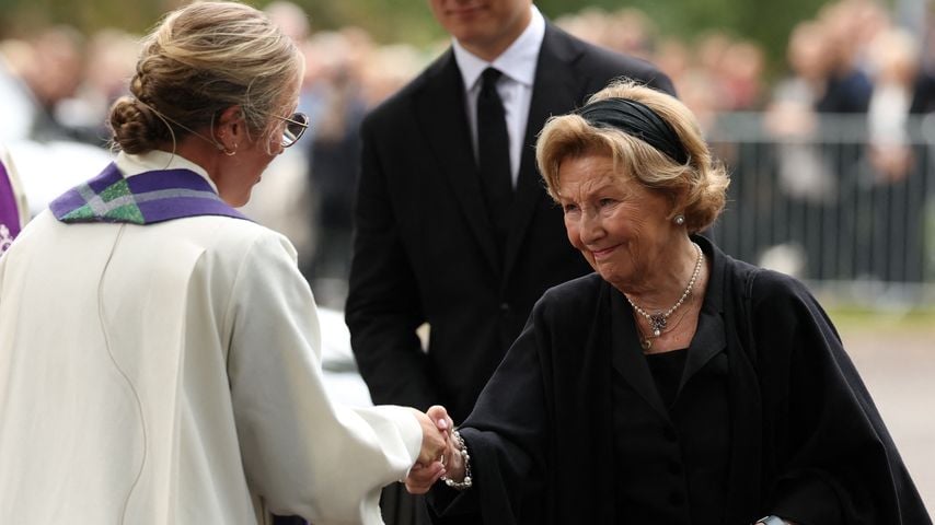 Königin Sonja wird beim Gedenkgottesdienst für König Harald V.