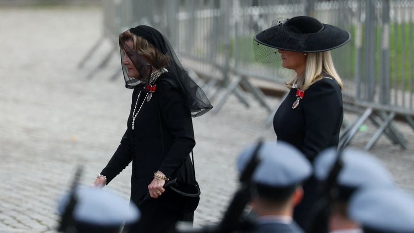 Königin Sonja und Kronprinzessin Mette-Marit treffen zur Trauerfeier für König Harald V am Dom in Oslo ein
