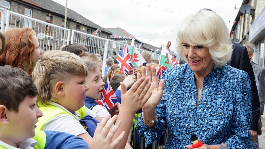 Königsgemahlin Camilla während The Prince Of Wales And Duchess Of Cornwall Visit Wales - Day 1, 2022