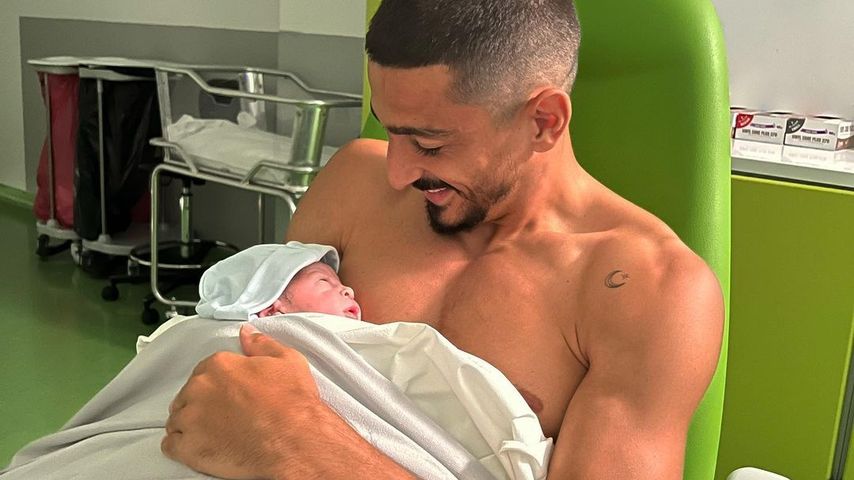 Koray Günter mit seinem Baby