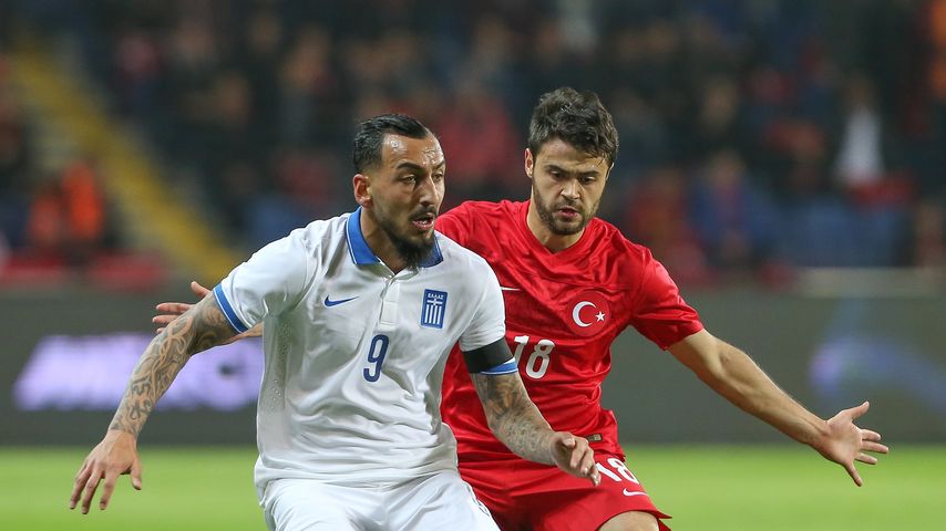 Kostas Mitroglou und Ahmet Calik im November 2015 in Istanbul