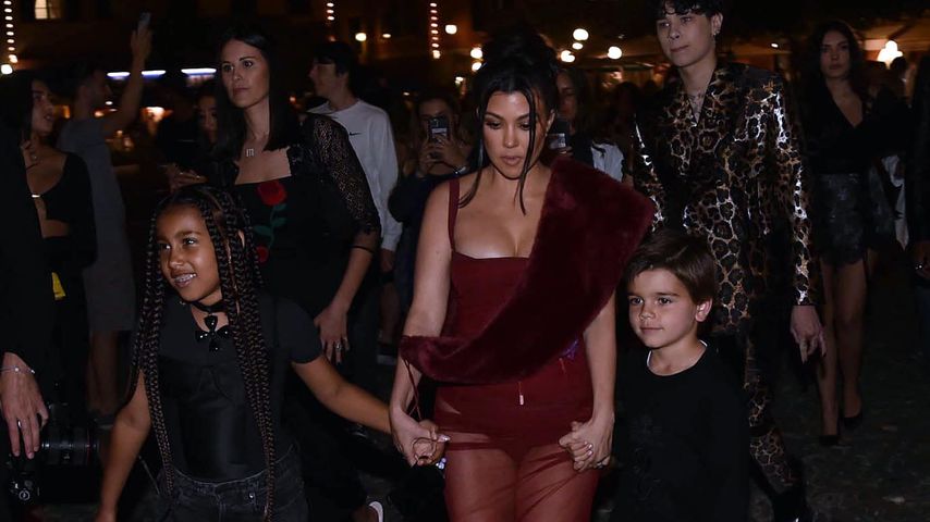 Kourtney Kardashian zusammen mit ihrer Nichte North und ihrem Sohn Reign