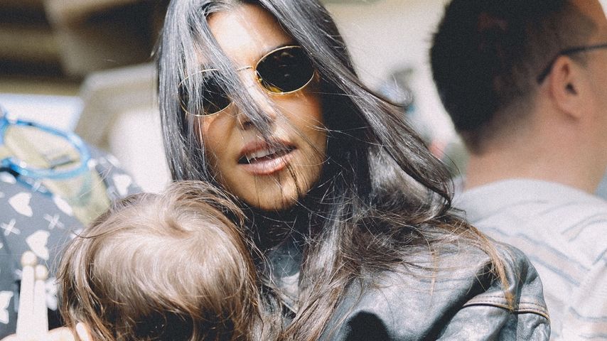 Kourtney Kardashian strahlt mit süßem Baby Rocky in Italien