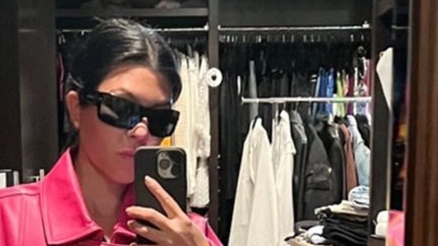 Schwangere Kourtney Kardashian guckt in rosa Outfit "Barbie"