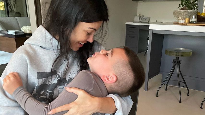 Süß! Hier kuschelt Kourtney Kardashian mit ihrem Jüngsten