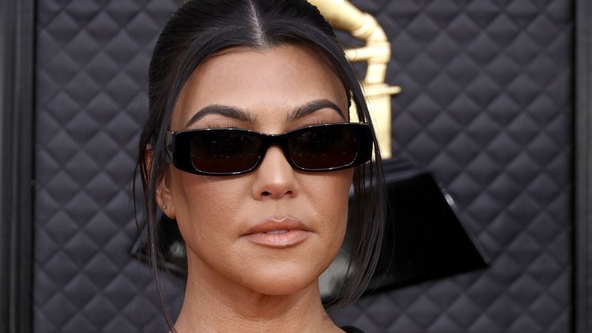Kourtney Kardashian kontert Babygerüchten humorvoll