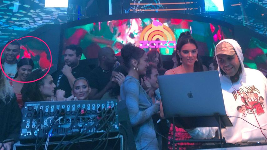 Kourtney K. beim innigen Tanz mit Ex Younes im Klub erwischt