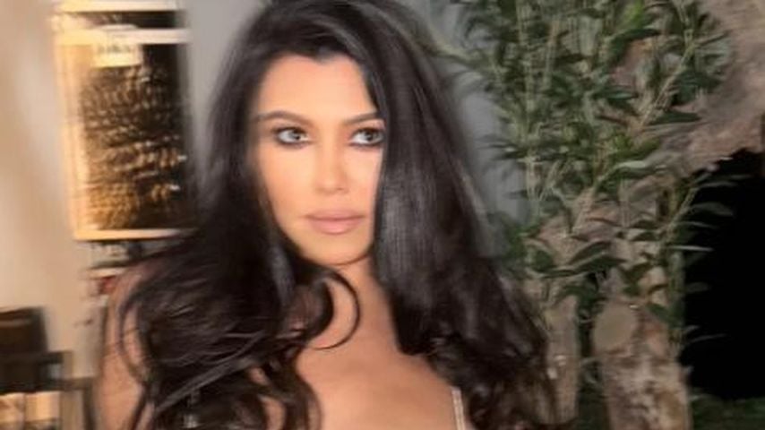 Kourtney Kardashian überrascht mit Nippelketten-Oberteil