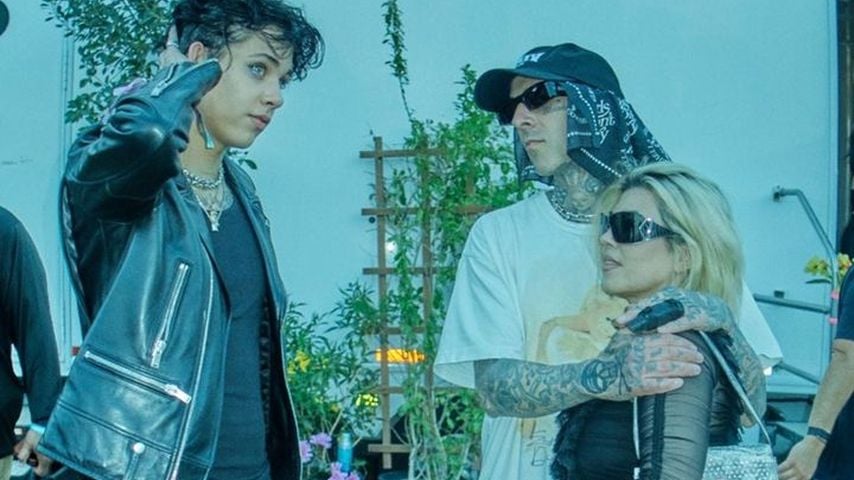 Kourtney Kardashian (r.) mit Travis Barker und dessen Sohn Landon, April 2023