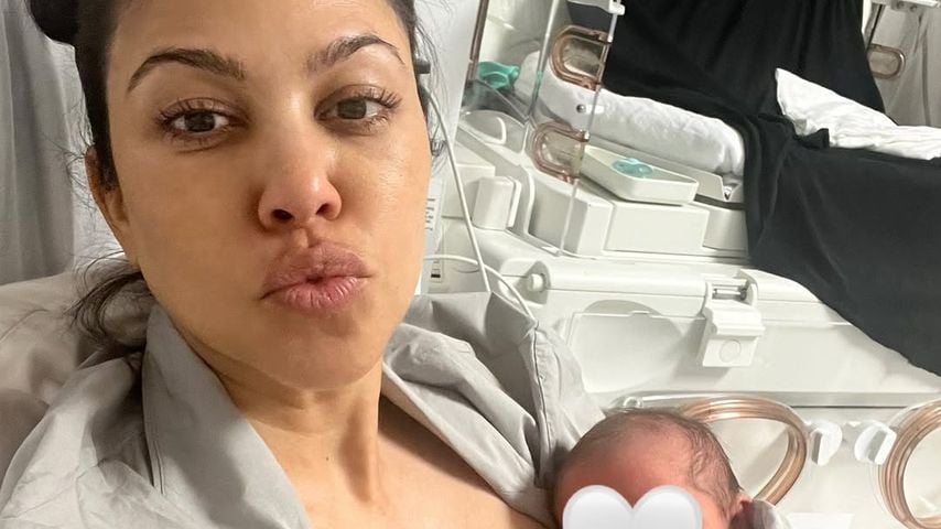 Kourtney Kardashian und Baby Rocky kurz nach der Geburt