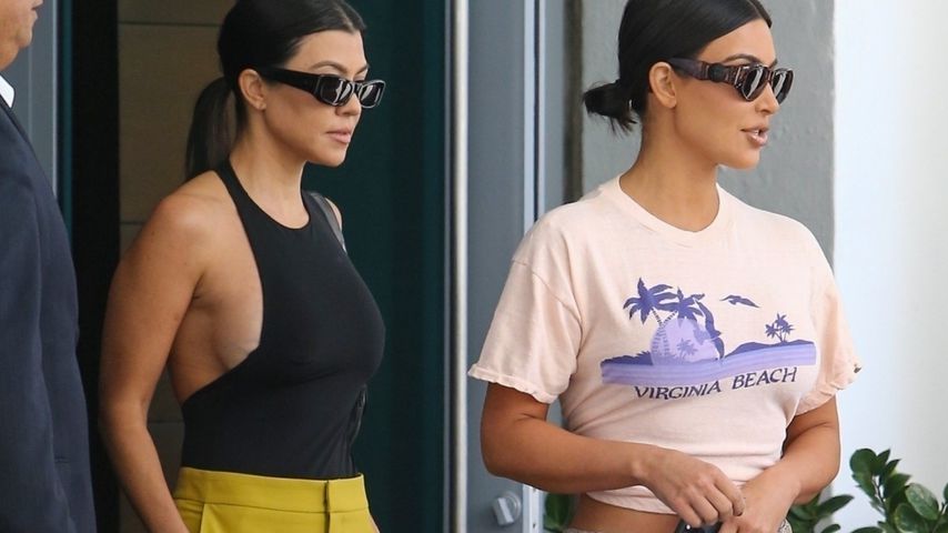 Kourtney Kardashian und Kim Kardashian im Dezember 2019