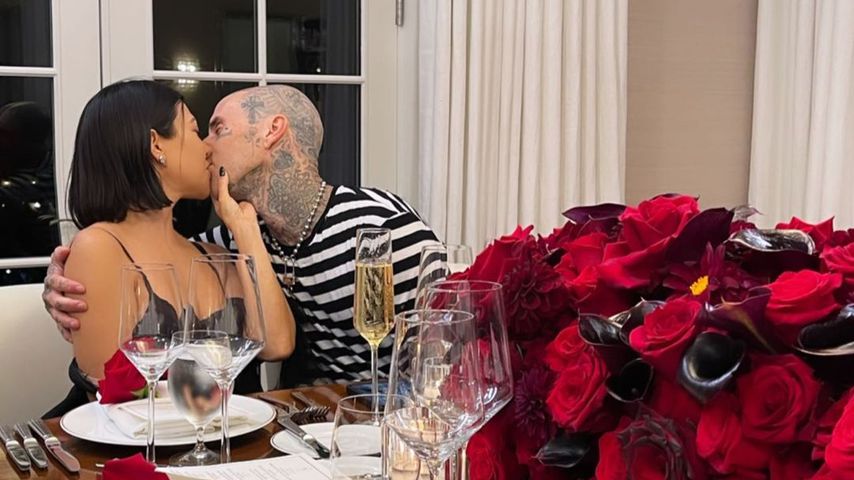 Kourtney Kardashian und Travis Barker auf ihrer Verlobungs-Party