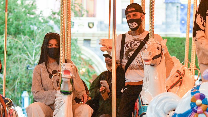 Kourtney Kardashian und Travis Barker im Disneyland