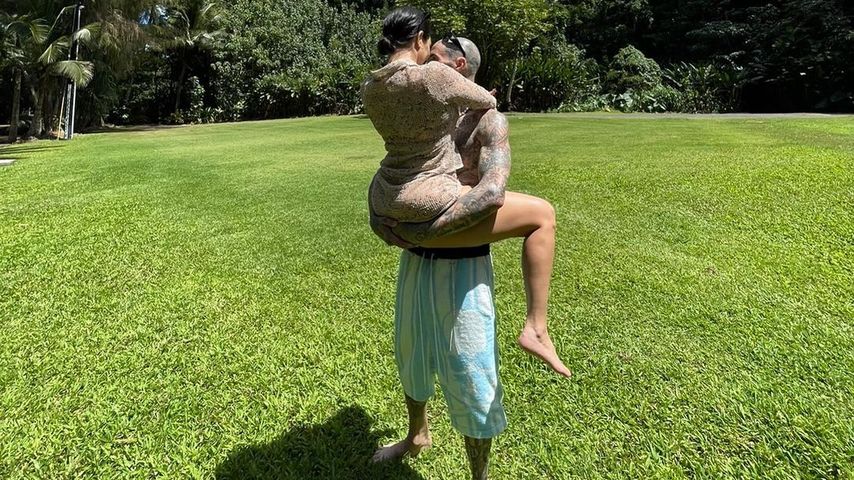 Geburtstags-Post: Travis Barker ganz vernarrt in Kourts Po!