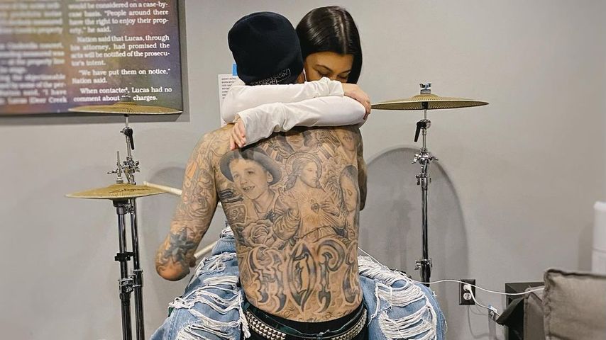 Kuschelkurs: Kourtney Kardashian unterstützt Travis auf Tour