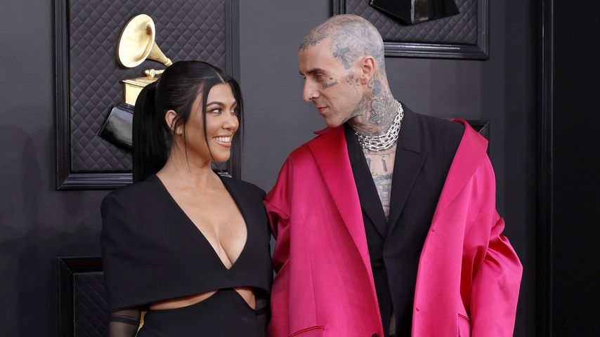 Kourtney Kardashian und Travis Barker bei den Grammys 2022
