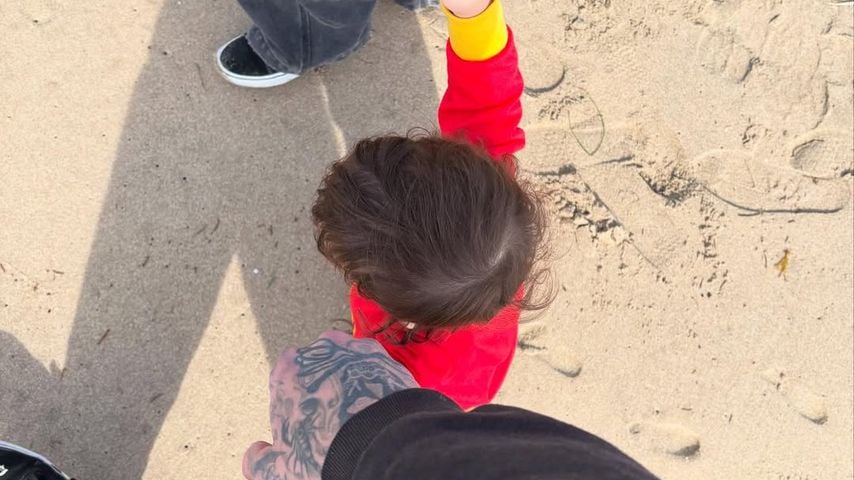 Kourtney Kardashian und Travis Barker mit Sohn Rocky, Februar 2025