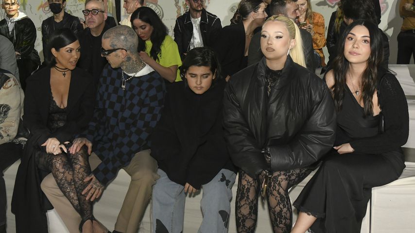 Kourtney Kardashian und Travis Barker mit ihren Kindern, Februar 2022