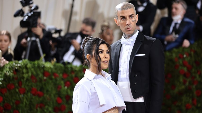 Kourtney Kardashian und Travis Barker auf der Met Gala 2022