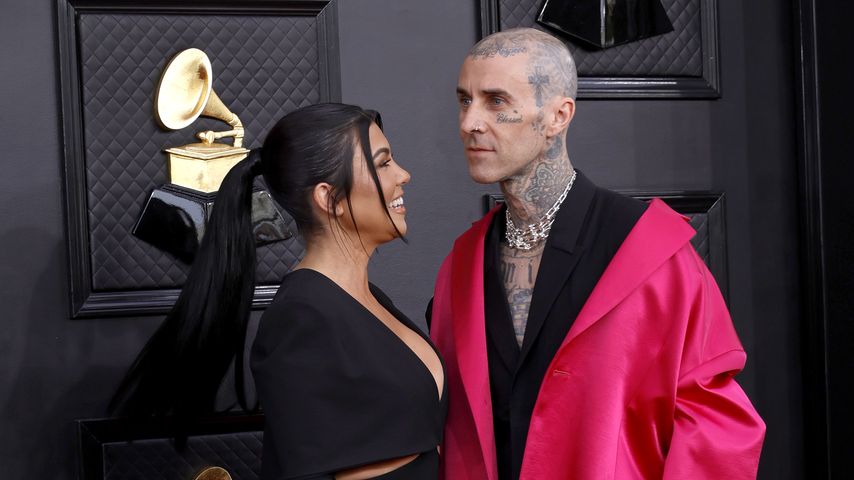 Kourtney Kardashian und Travis Barker bei den Grammys 2022