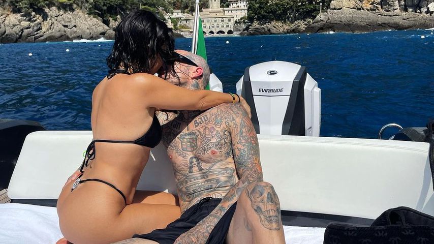 "Das ist Liebe": Kourtney K. turtelt mit Travis auf Jacht