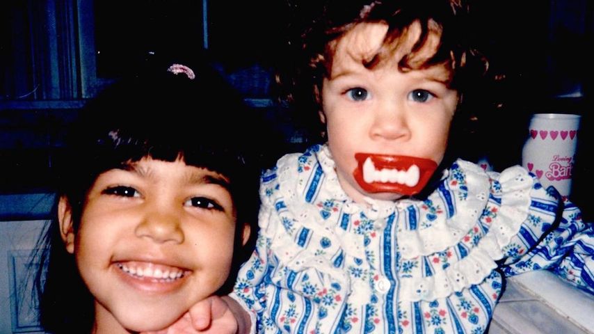 Kourtney und Khloé Kardashian als Kinder