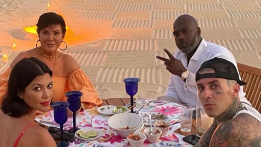 Kris Jenner, Kourtney Kardashian, Corey Gamble und Travis Barker