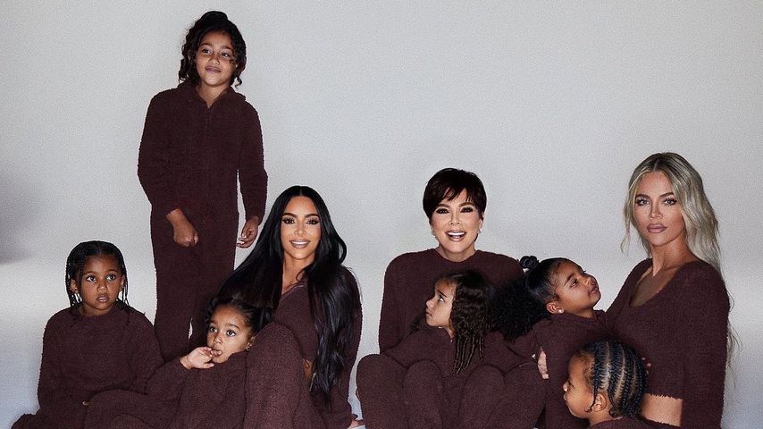 Kleine Rebellin! North West zeigt auf Fotos den Mittelfinger