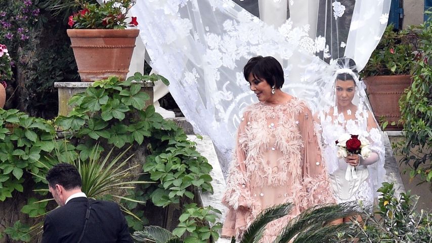 Kris Jenner und Kourtney Kardashian an Kourtneys Hochzeit, Mai 2022