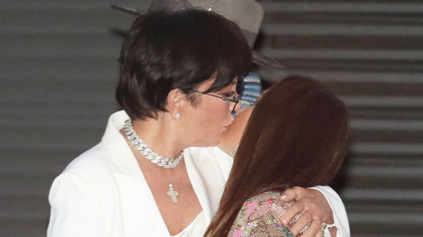Hier knutscht Kris Jenner mit Freundin in der Öffentlichkeit