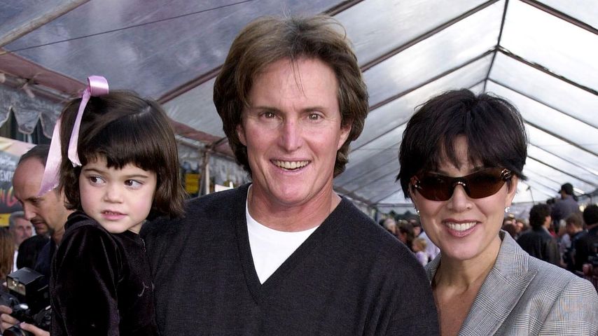 Kris und Bruce Jenner mit ihren Töchtern Kylie und Kendall Jenner im Dezember 2000