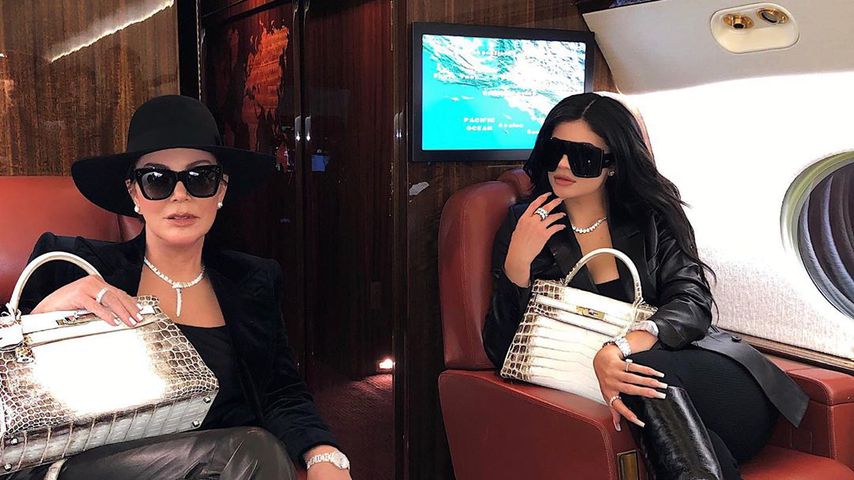 Kris und Kylie Jenner im Privatjet
