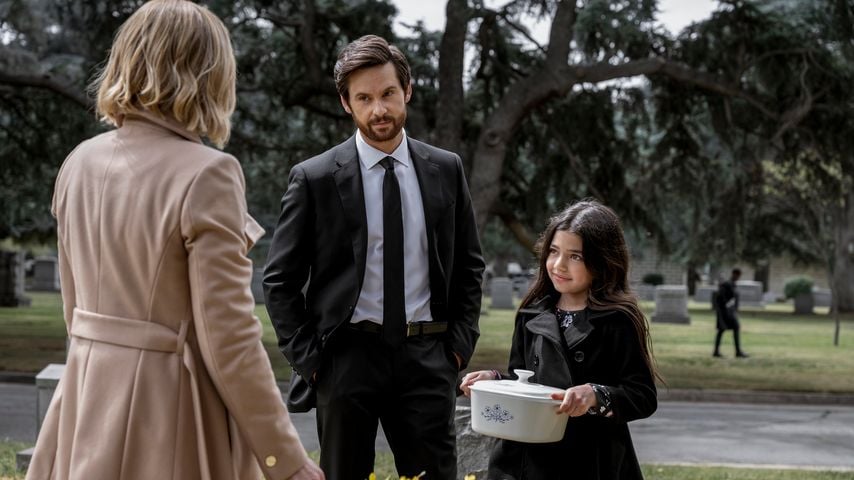 Kristen Bell und Tom Riley in "The Woman in the House Across the Street from the Girl in the Window"