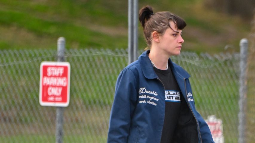 Kristen Stewart beim Golfen 2024