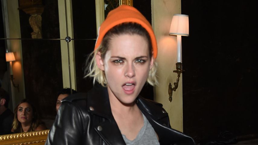 Gewagt! Kristen Stewart lässt Nippel durch ihr Top blitzen