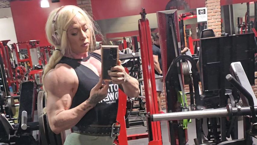 Kristyn Lia im Fitnessstudio